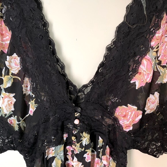 Seductions XS deep V floral lace top - Picture 3 of 11